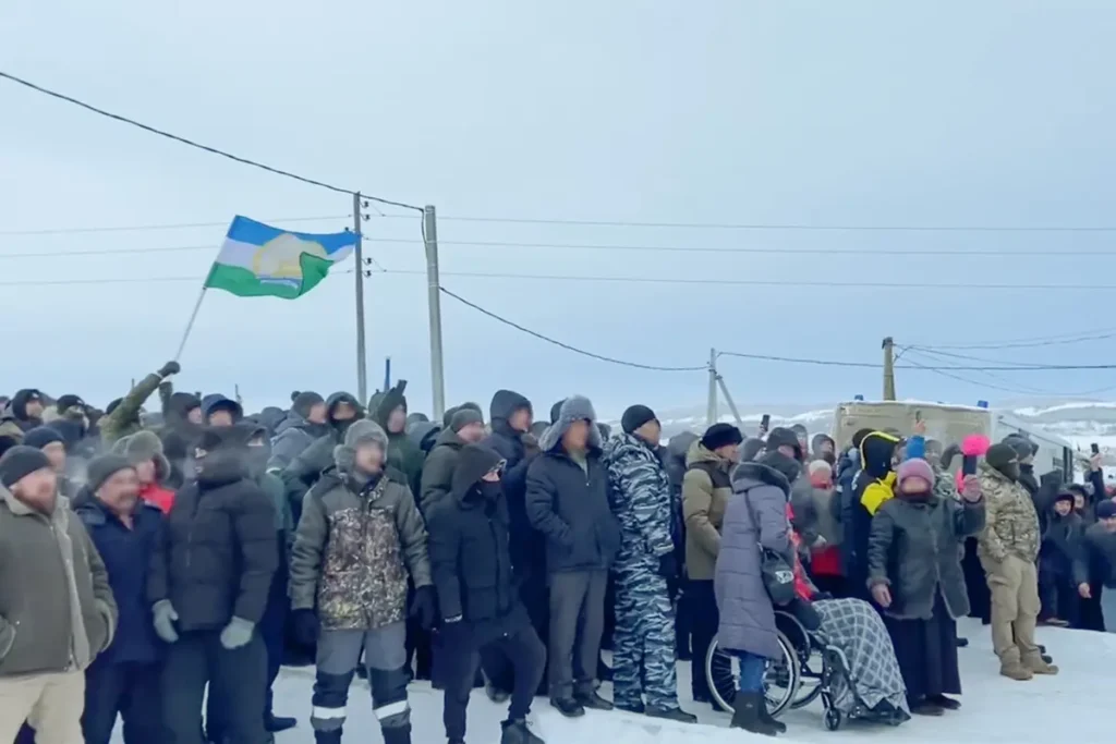 Протесты в день оглашения обвинительного приговора Фаилю Алсынову в Баймакском районном суде 17 января, Башкортостан. Фото: специальный корреспондент «Верстки».