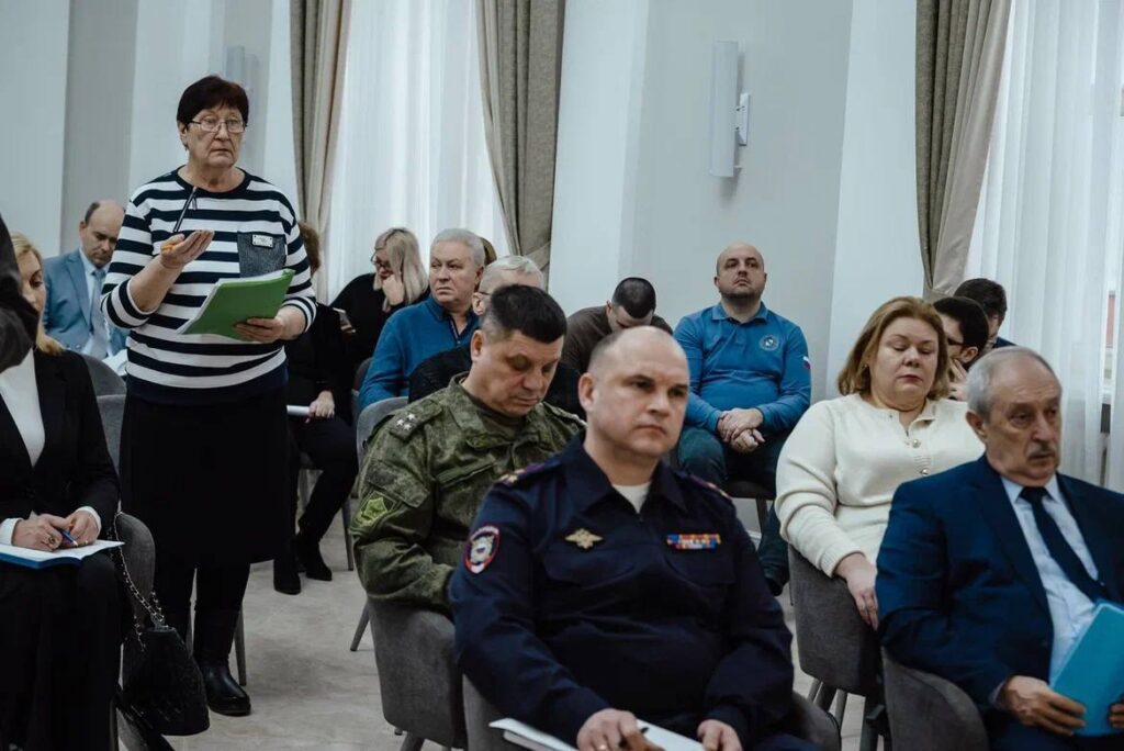 Жители Курской области на заседании Координационного совета по решению проблем жителей Курского приграничья с Александро Хинштейном