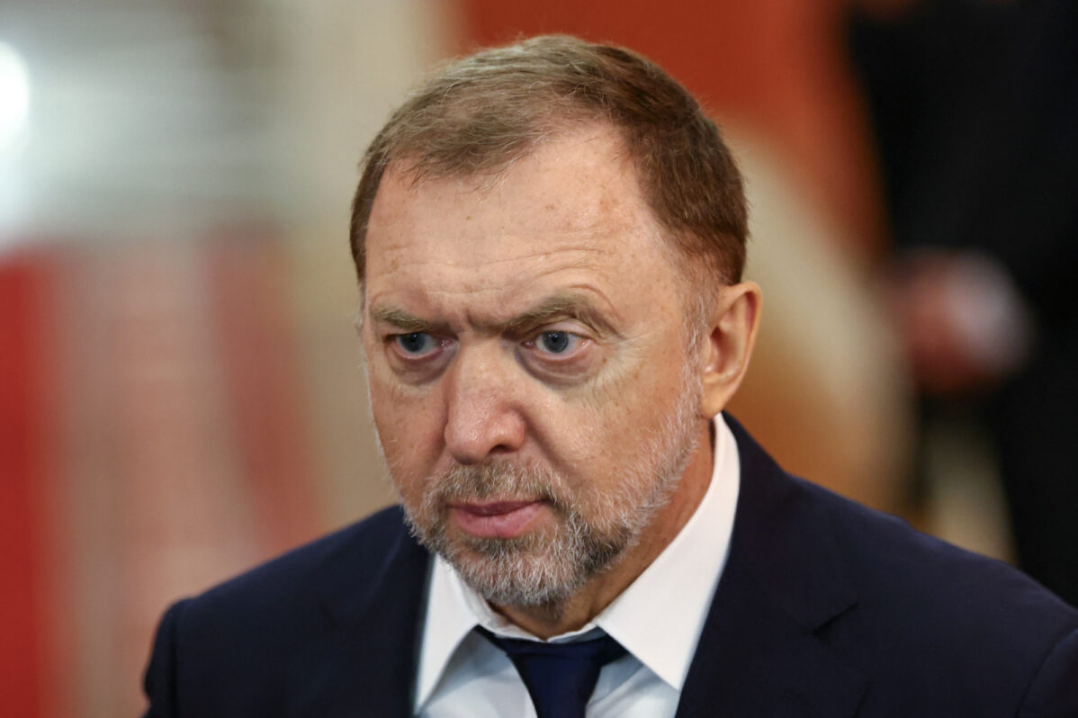 В РФ несколько лет существовала крупная сеть, поставлявшая миллиардерам девствениц и несовершеннолетних: платили сотни тысяч за каждое свидание