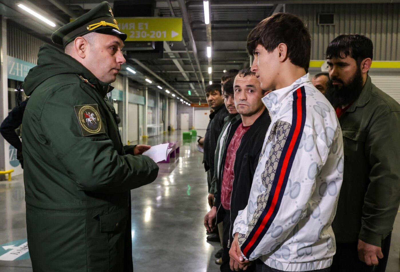 Рейд по обеспечению постановки на воинский учёт мигрантов в Новосибирске